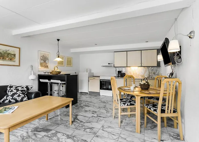 Apartment Lejl 7 *